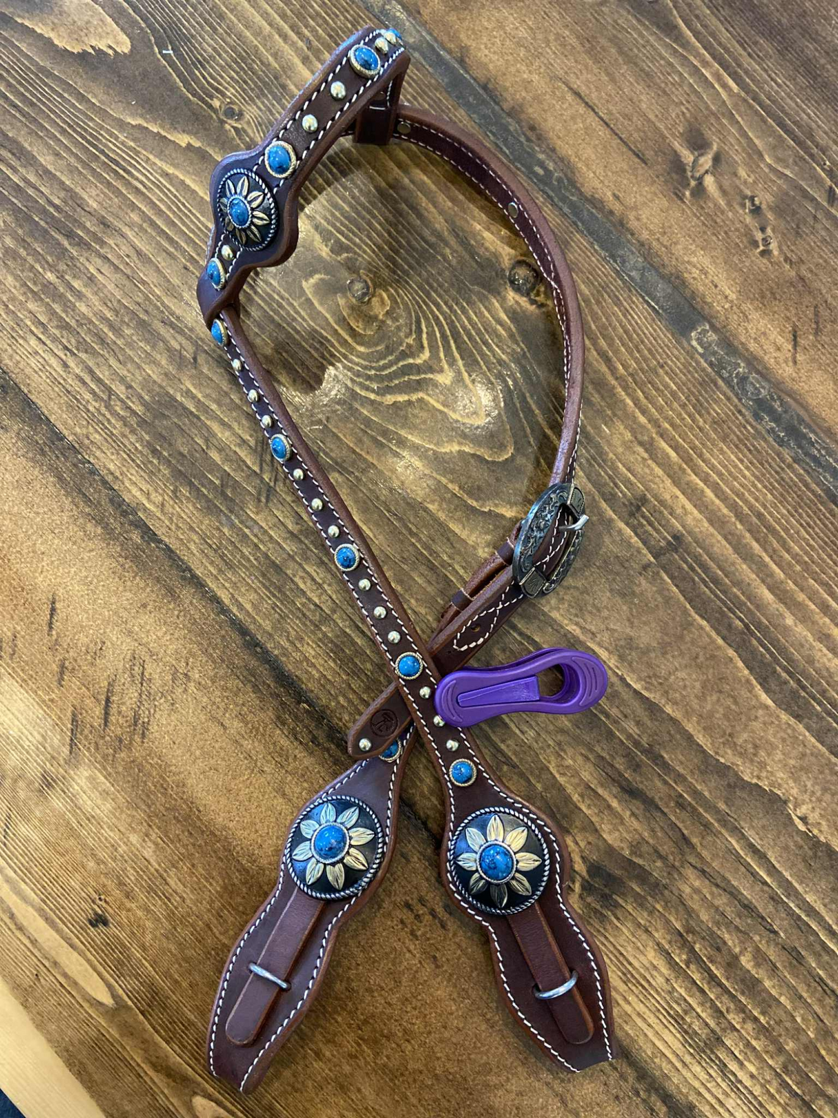 Bride Western à Oreille avec pierres