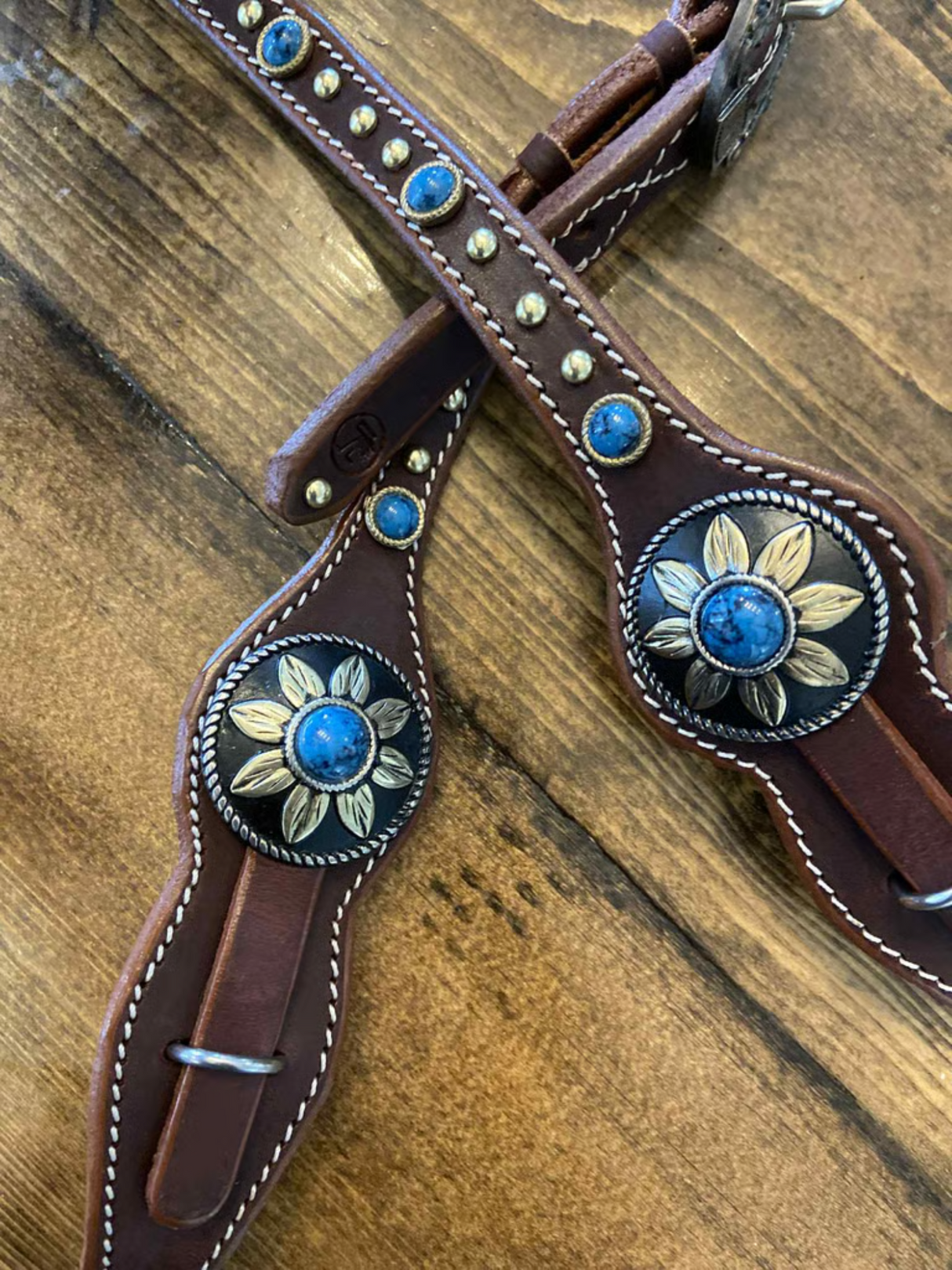 Bride Western à Oreille avec pierres