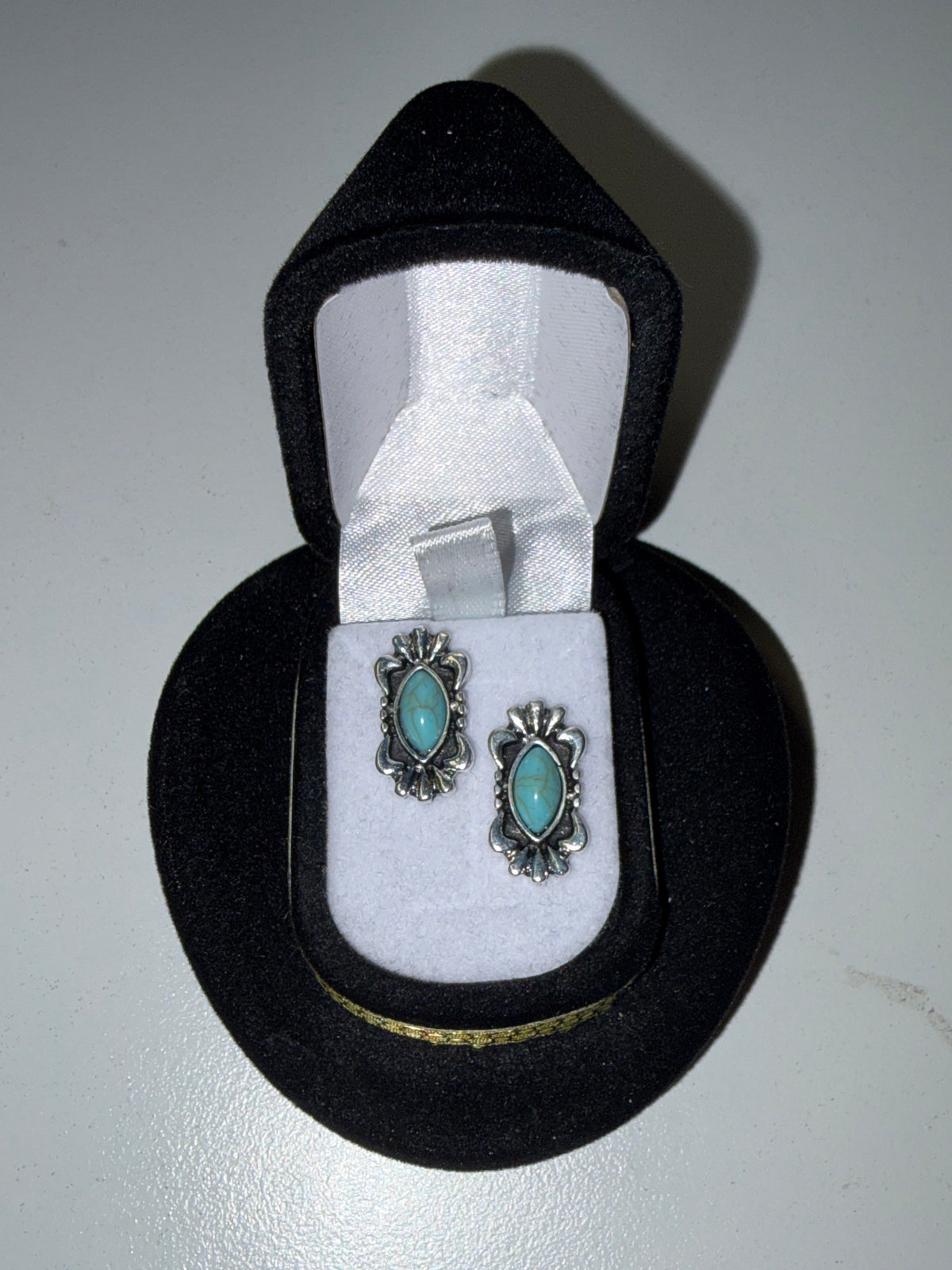 Earrings in a turquoise drop hat