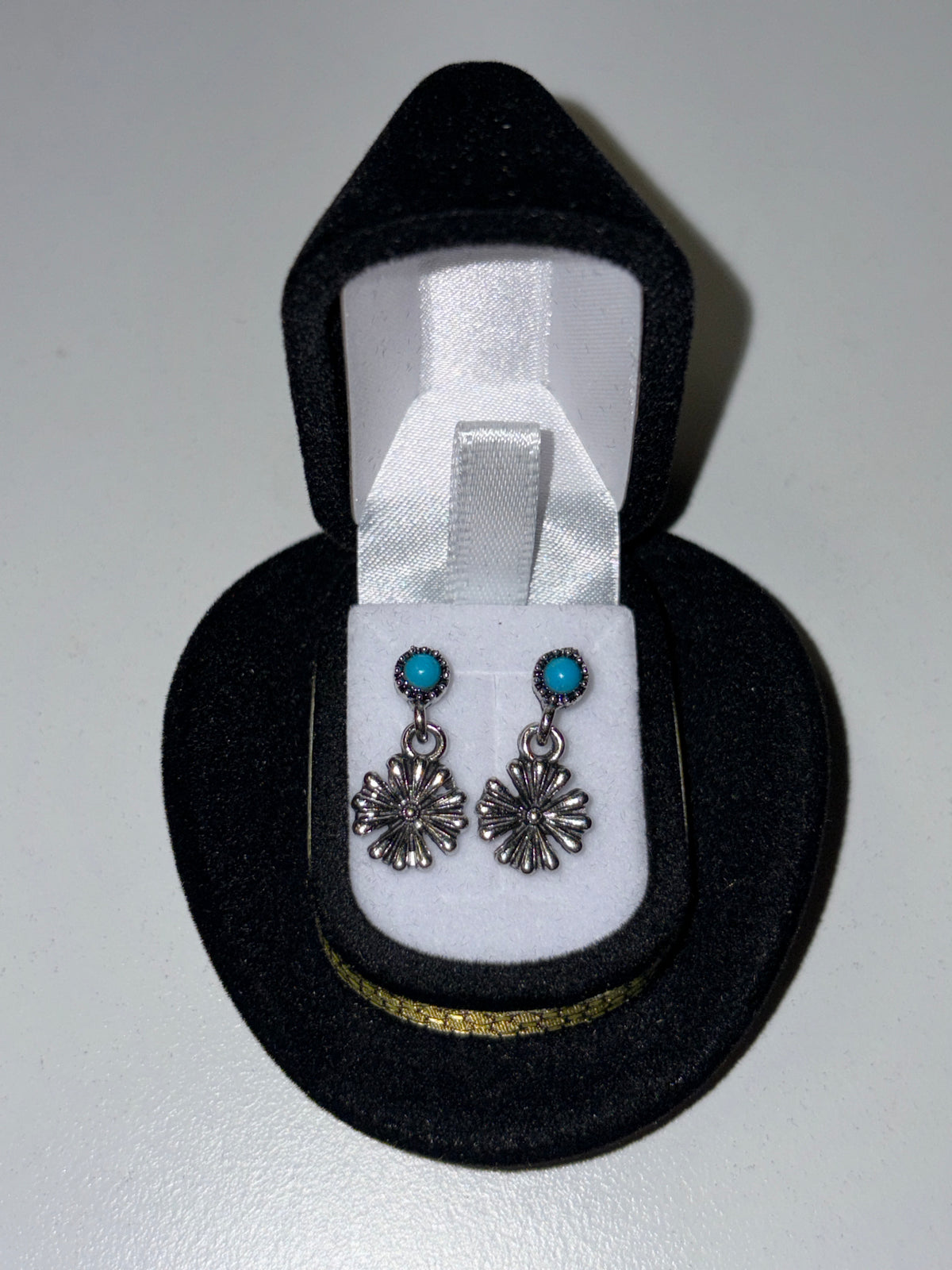 Earrings in a turquoise drop hat