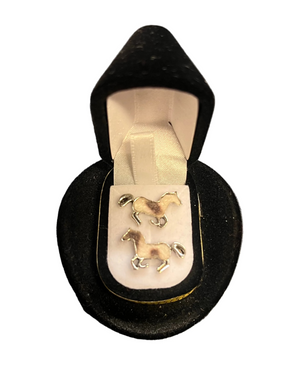 Boucles d'oreille poney dans un chapeau
